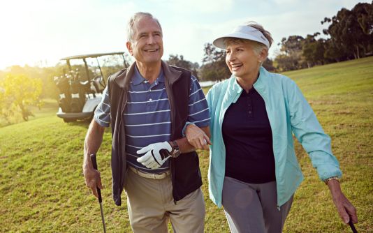 A couple with arthritis golfing