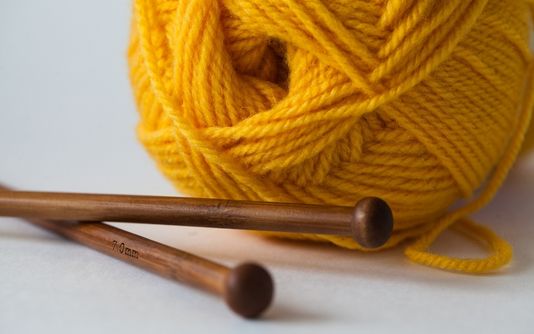 Knitting needles and deals yarn